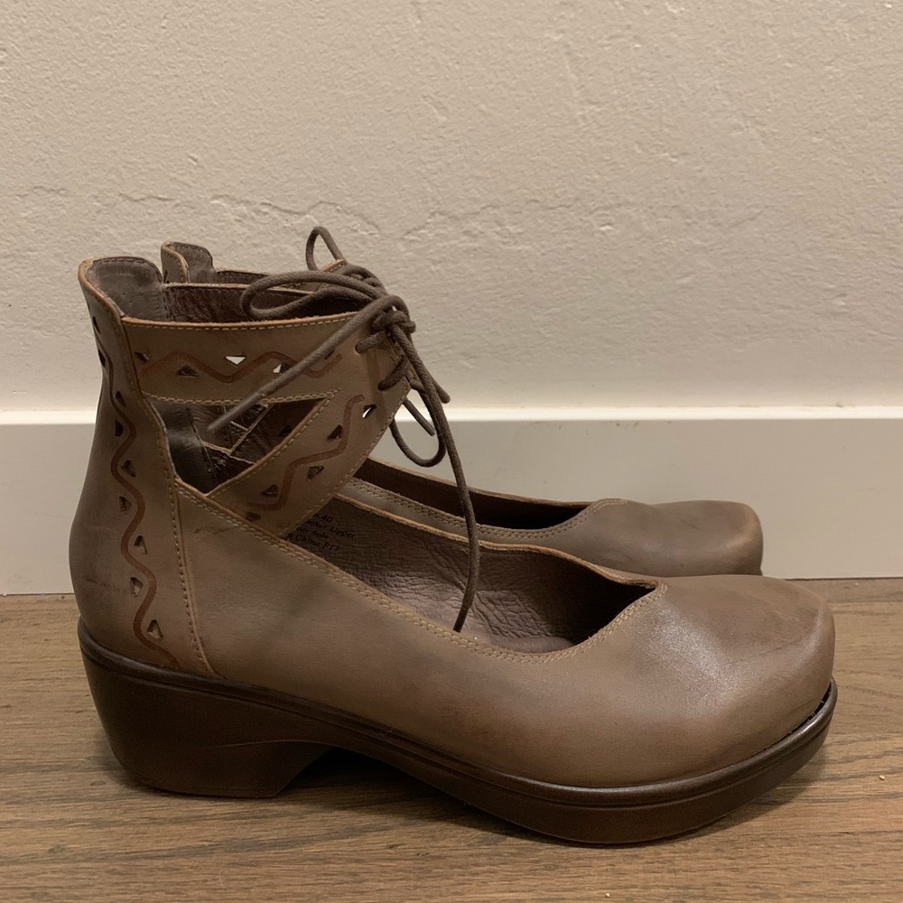 Biza Leather Comfort Heel